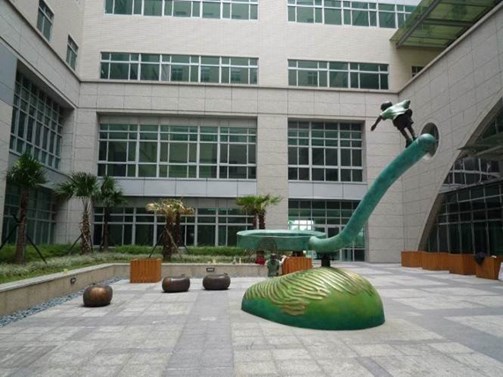 天秤端的福爾摩斯側面2