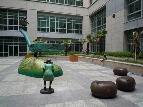 天坪端的福爾摩斯側面1