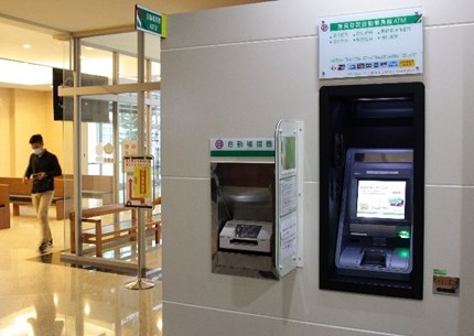 1樓法警室旁郵局自動提款機