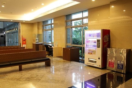 1樓開庭等候區飲料自動販賣機