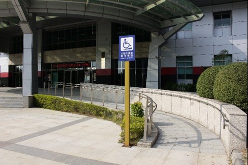 南大門無障礙爬坡道