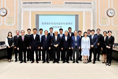 Prosecutors of this Office Won Awards Successively3