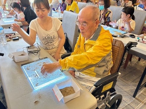 邱禹鳳老師沙畫體驗課程照片