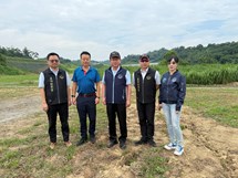 本署檢察長、主任檢察官會同仁武分局長陳膺方、高雄市政府水利局至「和山光電發電設施」現場履勘回復原狀情況