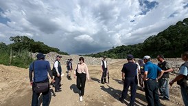 本署檢察官周子淳會同相關單位至大樹區遭清倒廢棄物之處履勘１