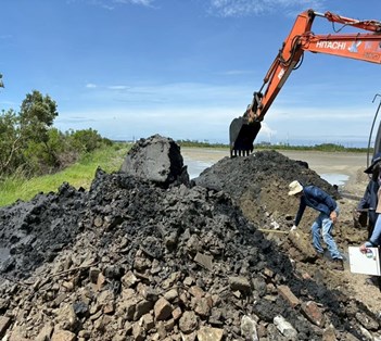 涉案土地開挖發現大量營建混合廢棄物