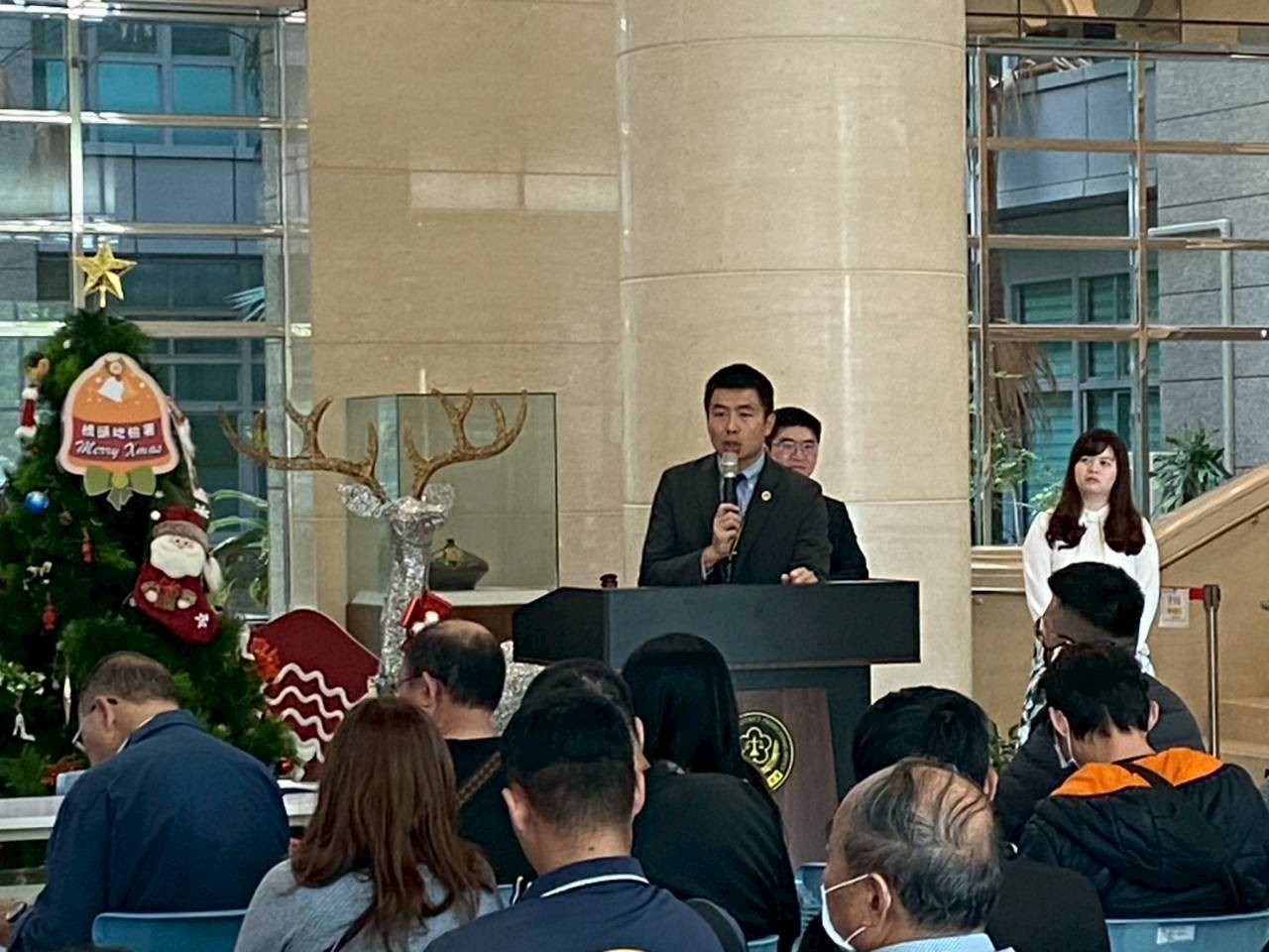 照片：蔡杰承主任檢察官執行拍賣工作