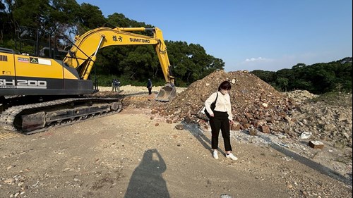 朱美綺檢察官會同環保局及警察至現場覆勘1