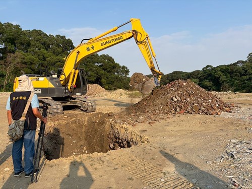 朱美綺檢察官會同環保局及警察至現場覆勘2