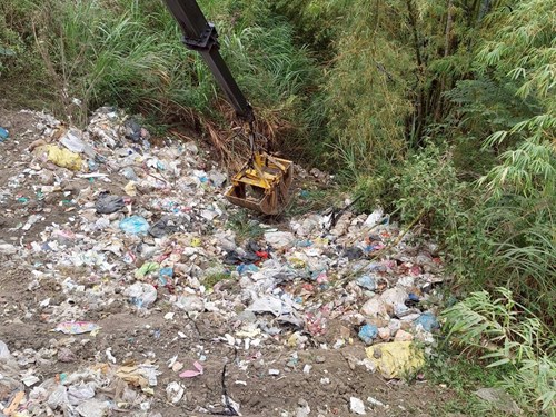 廢棄物遭棄置在高雄市燕巢區、 田寮區公有山坡地(一)