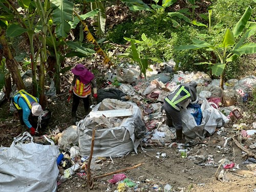 廢棄物遭棄置在高雄市燕巢區、 田寮區公有山坡地(二)