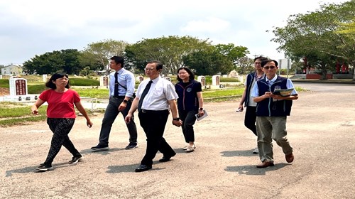 郭檢察長視察社勞人整理茄萣納骨塔園區腹地成果