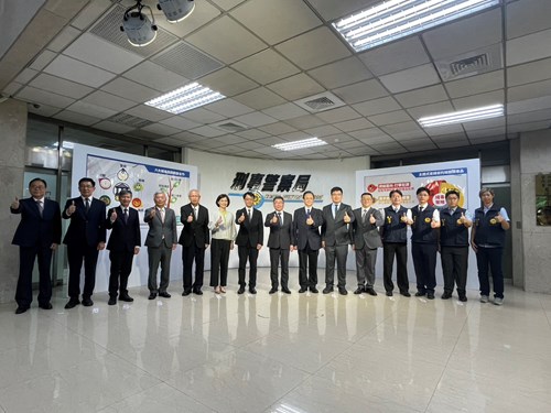 (照片3:行政院林明昕政務委員、張斗輝、郭景東檢察長、施家榮主任檢察官、李侃穎檢察官、保三總隊同仁合影)