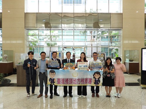 照片2:本署郭檢察長、高雄分署楊分署長、貴賓及本署主任檢察官合影
