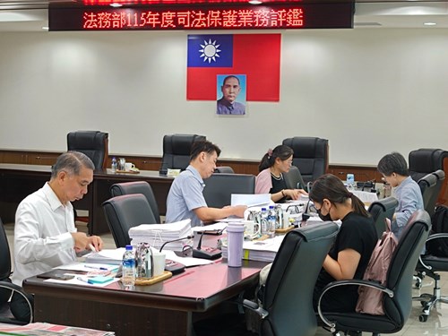 照片1.2:法務部保護司洪信旭司長(左二)率領人員蒞臨橋頭地檢署評鑑司法保護業務)